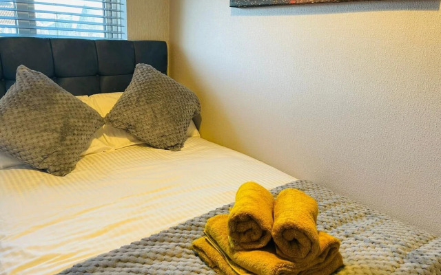 Beautiful 4-bed House in Birmingham Airport NEC