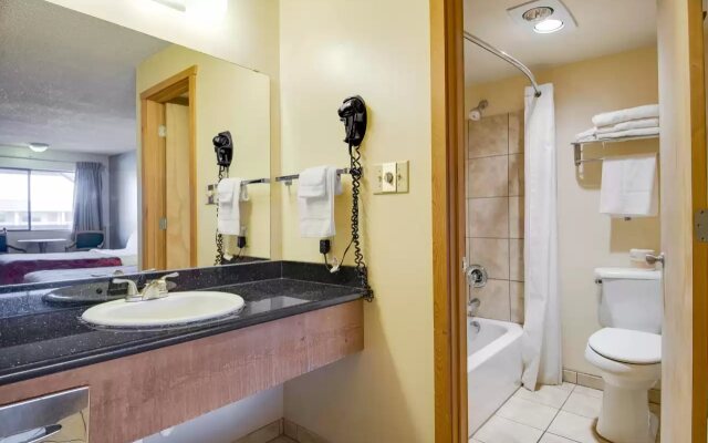 Econo Lodge Inn & Suites Kalispell - Glacier National Park Gateway