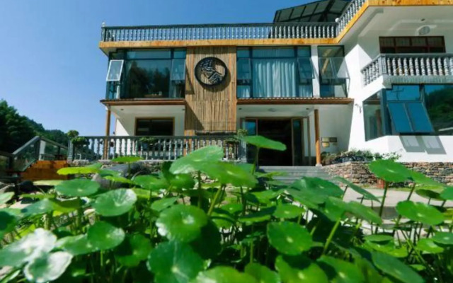 Qishe Hostel