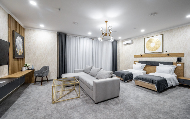 Shah Polan Hotel