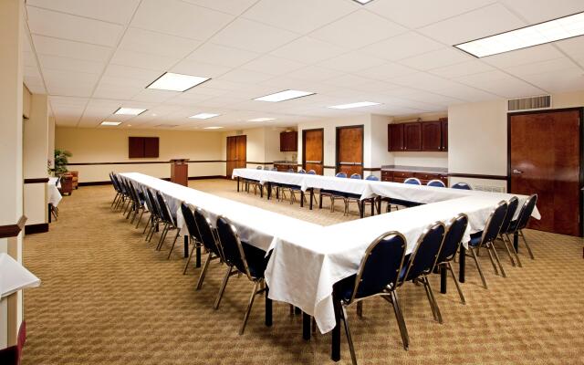 Holiday Inn Express Hotel & Suites Lexington-Hwy 378