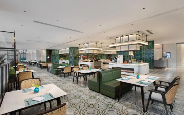 Xiamen International Seaside Hotel (hotel corridor leads to the stone exhibition hall)