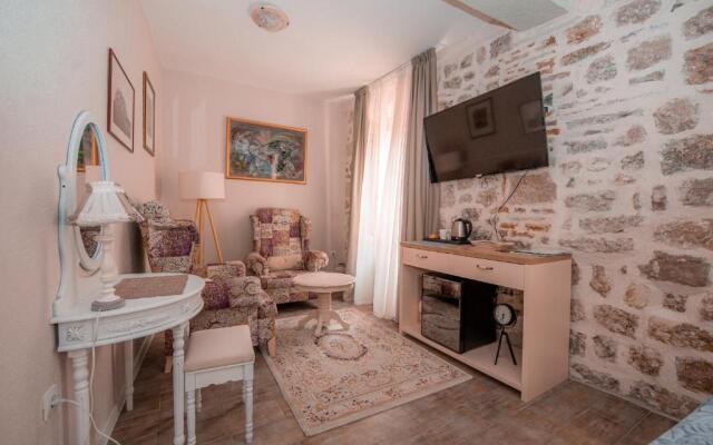 Antika Guesthouse