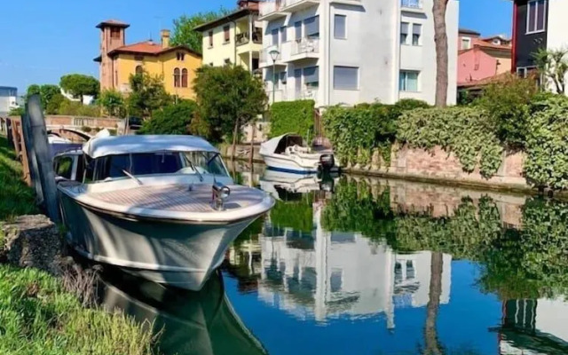Villa Venice Movie