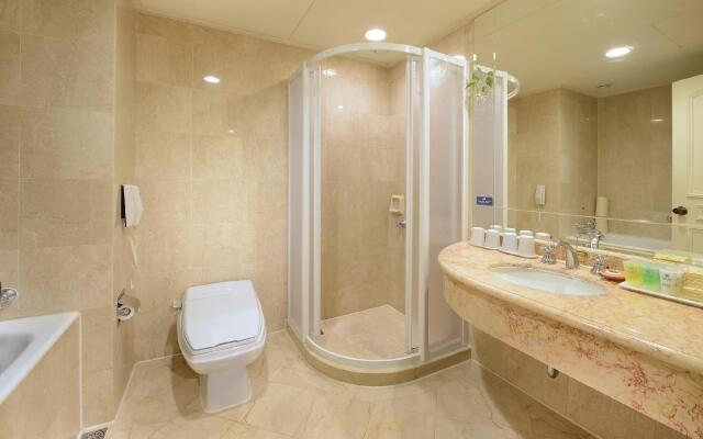 Le Midi Hotel