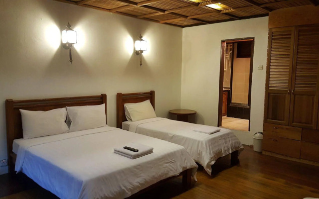 Rainforest Bed & Breakfast Hotel