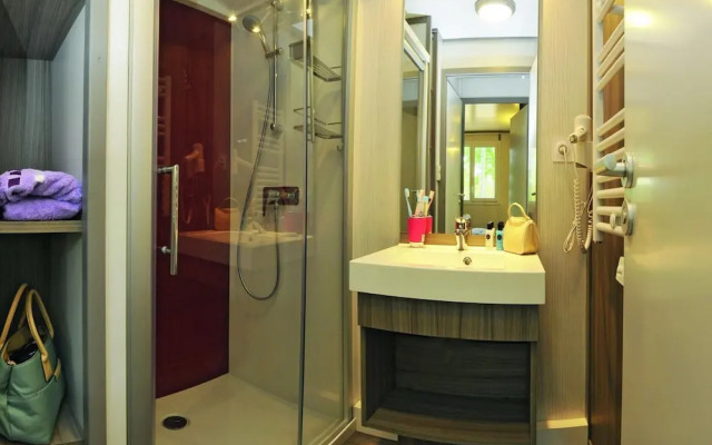 Apartment by Opal Coast Beach With Pool Access