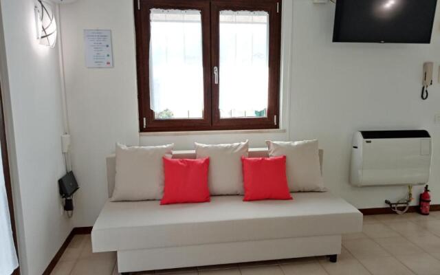 Casa Lugana 1 - Monolocale con piscina fronte lago