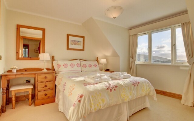 Spacious Holiday Home in Croyde near Sea