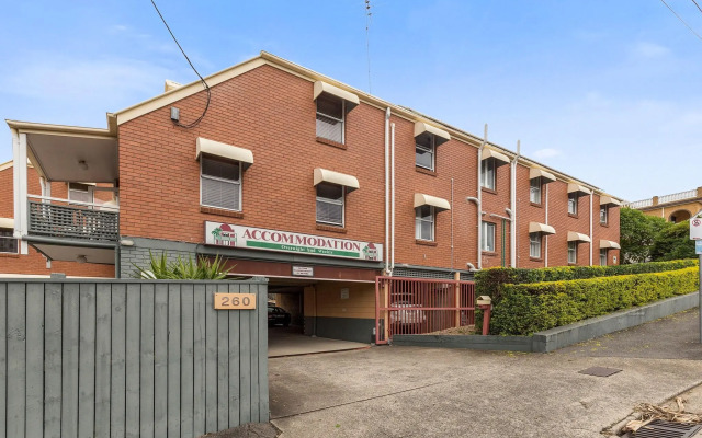 Spring Hill Terraces Motel & Apartments