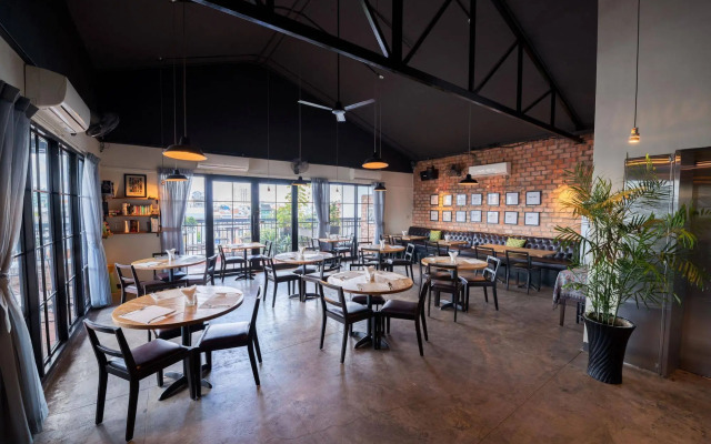 The Alcove Library Hotel