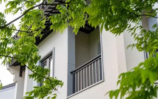 Joyful Lushi Hot Spring Resort