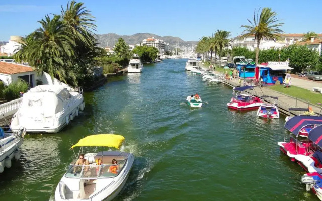 Empuriabrava 500m de la plage de la Rubina