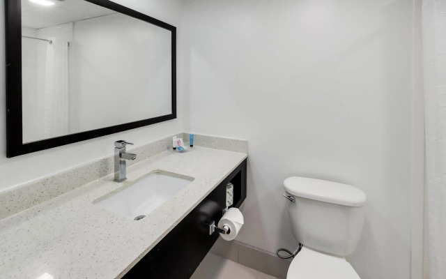 Blu Atlantic Oceanfront Hotel & Suites