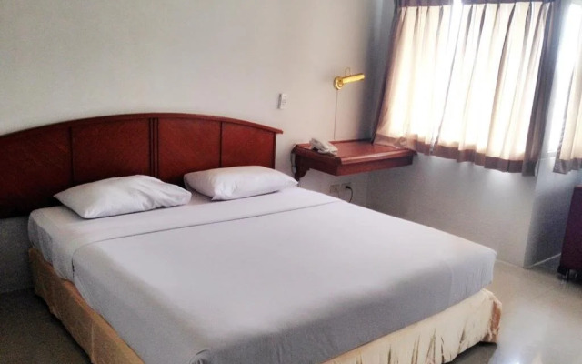 Manhattan Hotel Pathumthani