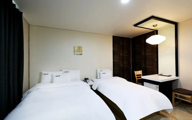 White Tourist Hotel