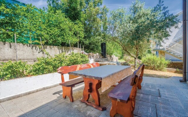 Stunning Apartment in Pinezici With 2 Bedrooms and Wifi