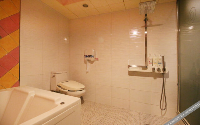 V Hotel