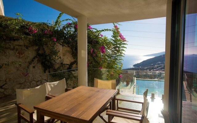 Villa Swan by Akdenizvillam