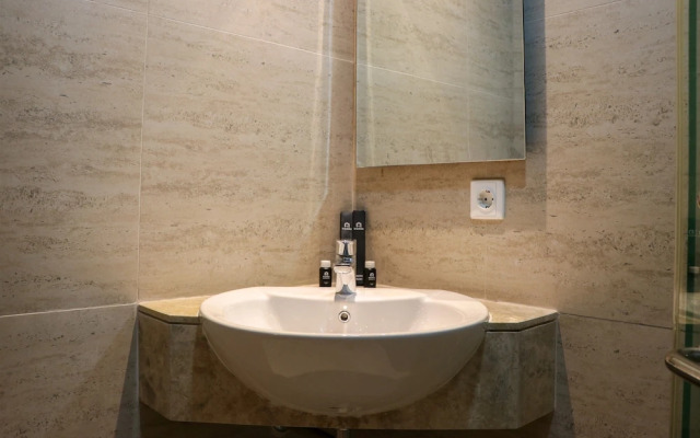 Elegant And Warm 1Br At Gold Coast Apartment