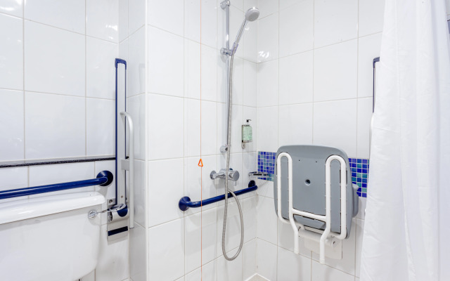 Holiday Inn Express Edinburgh Airport by IHG
