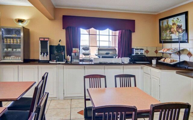 Super 8 by Wyndham Decatur Texas