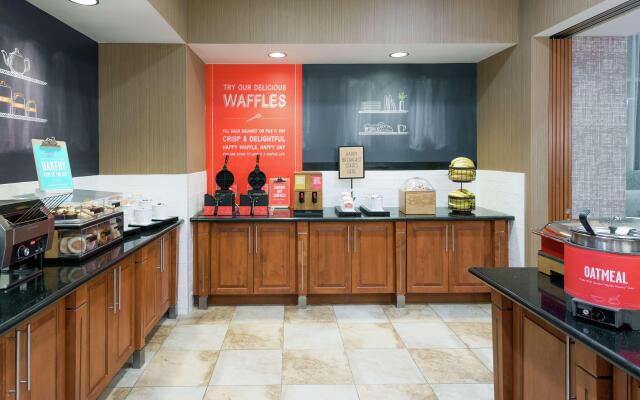 Hampton Inn & Suites Orlando Airport @ Gateway Village