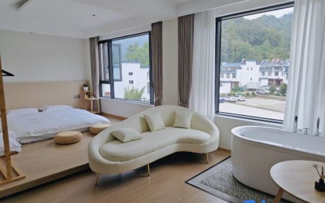 Xiaqing Canyon Creekside Homestay