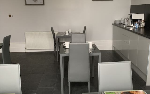 Ashburn House De Luxe B&B