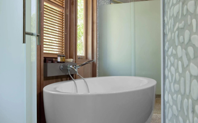 Sheraton New Caledonia Deva Spa & Golf Resort