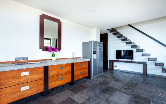 Amazing Sea View Penthouse W/ Private Rooftop