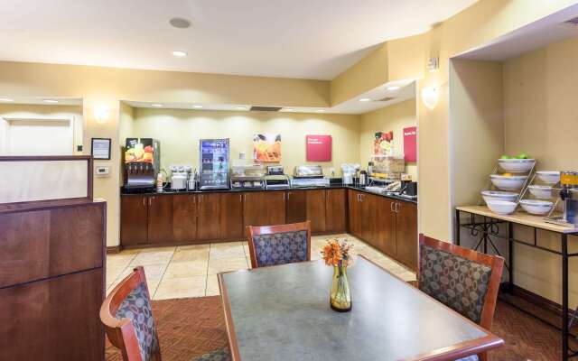 Comfort Suites East Lincoln - Mall Area