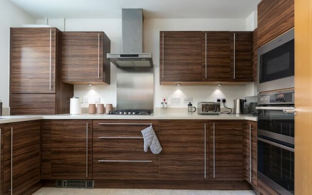 Albatross House - Comfy Home with Parking
