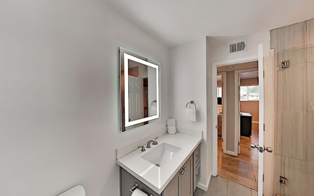 4916n73r 2 Bedroom Townhouse