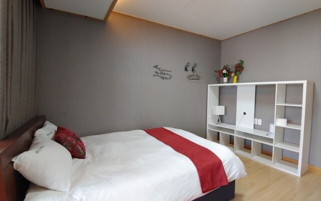 Jeju Halla and Tam Pension