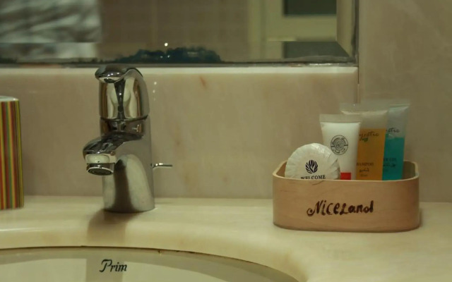 Nice Land Apart-Hotel