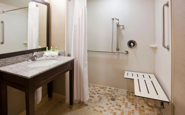 Holiday Inn Express & Suites Willmar by IHG