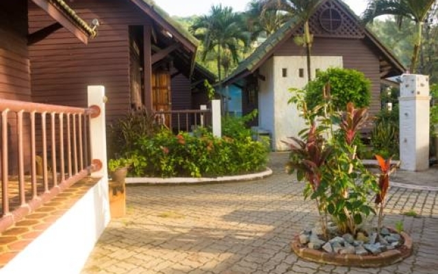 Naithon Beach Resort