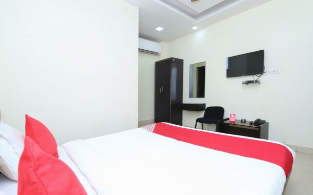 OYO 12407 Hotel Shri Radha ISBT