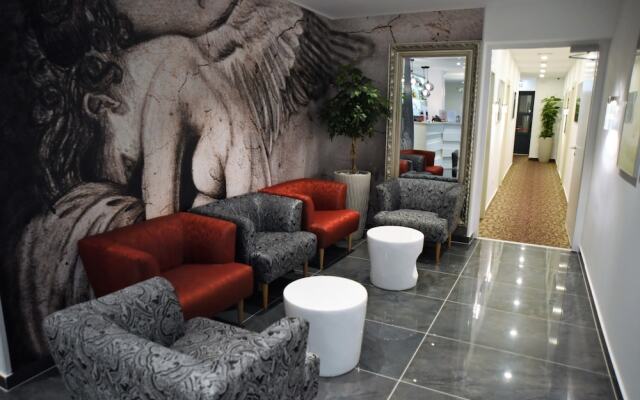 Santiny Hotel & Restaurant