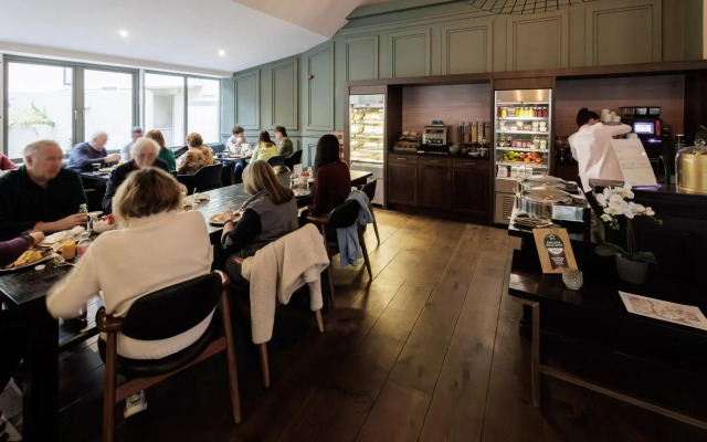 The House Hotel