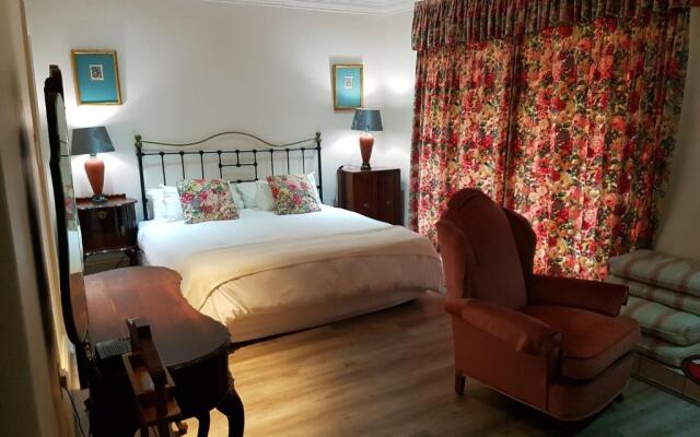 Sherwood's Country House