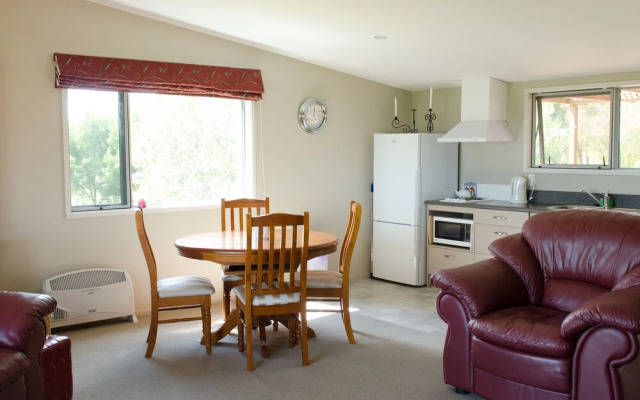 Tasman Hill Lodge - Adult Only