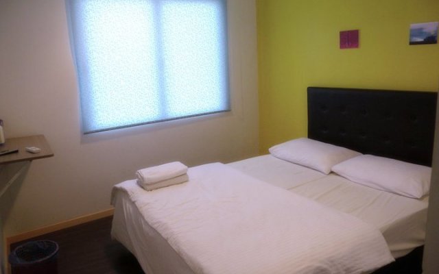 OYO 90282 Hotel Taj Seksyen 7