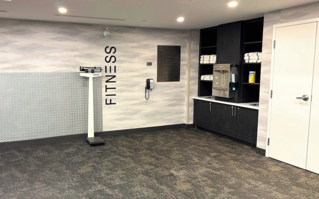 Newmarket Hotel & Suites