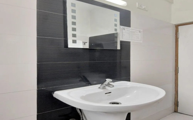 OYO 20008 SilverKey Madhapur