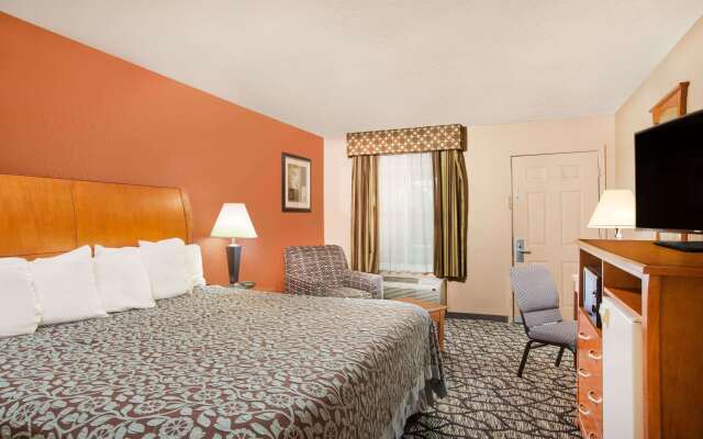 Days Inn by Wyndham Centerville