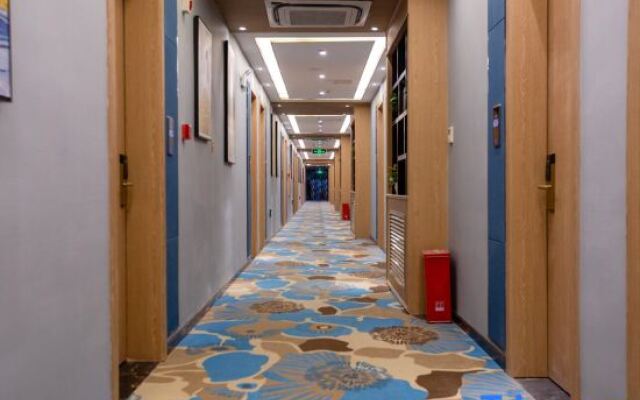 Saint Met Hotel (Zhengzhou Convention and Exhibition Center)