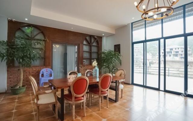Huakai Mancheng Parent-child Hotel