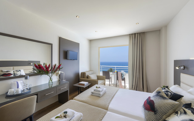 Queen's Bay Hotel